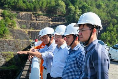 Đoàn công tác của Bộ Công Thương kiểm tra vận hành hồ chứa Thủy điện Đồng Nai 3 và Đồng Nai 4
