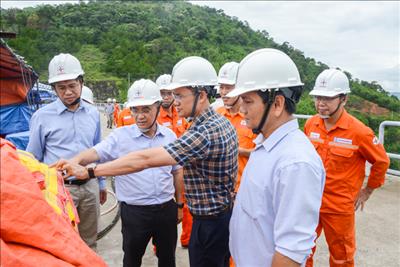 Đoàn công tác Tập đoàn Điện lực Việt Nam làm việc tại Công ty Thủy điện Đồng Nai về Công tác quản lý an toàn các đập Nhà máy Thủy điện Đồng Nai 3&4.